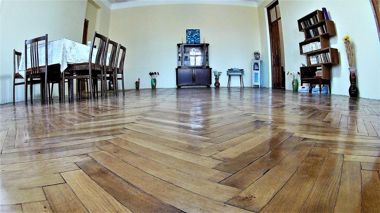 Surmava Palace Martvili Luaran gambar